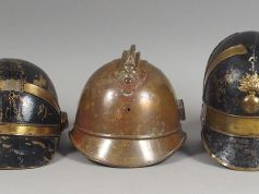 Vente aux enchères Lot composé de deux casques Français contemporains un avec sa salade d