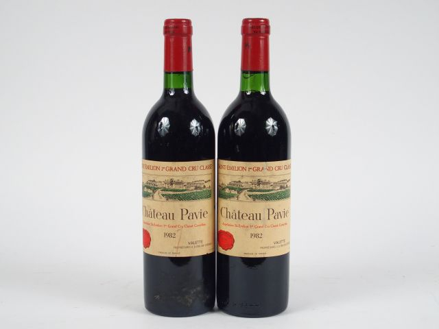 2 BOUTEILLES CHÂTEAU PAVIE 1er GCC ST EMILION - 1982 - 1 BG/1 ETLA
