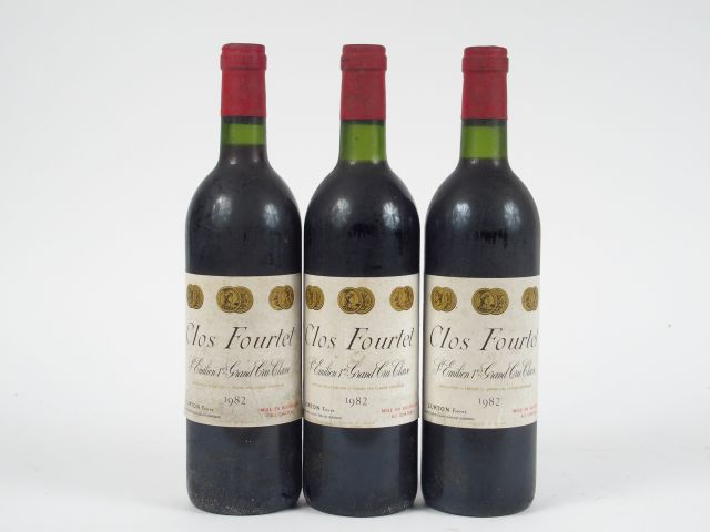 3 BOUTEILLES CHÂTEAU CLOS FOURTET 1er GCC ST EMILION - 1982 - 2 BG