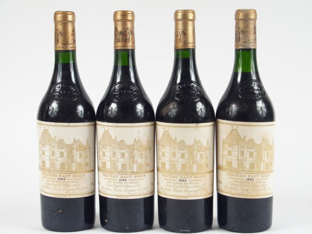 4 BOUTEILLES CHÂTEAU HAUT BRION 1er GCC GRAVES - 1986 - 1 à 3 CM/4 ETH