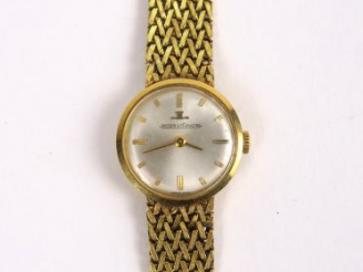 Vente aux enchères JAEGER LECOULTRE. Montre de dame, bracelet et cadran en or. Poids tel 