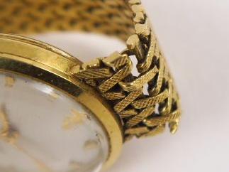 JAEGER LECOULTRE. Montre de dame, bracelet et cadran en or. Poids tel 