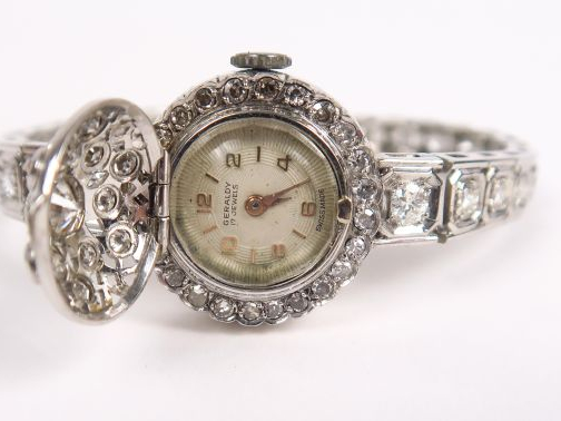 GERALDY. Montre bracelet à  en or blanc et platine, bracelet et couver