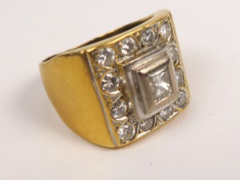 Chevalière en or sertie d'une brillant. Poids tel :  7 g