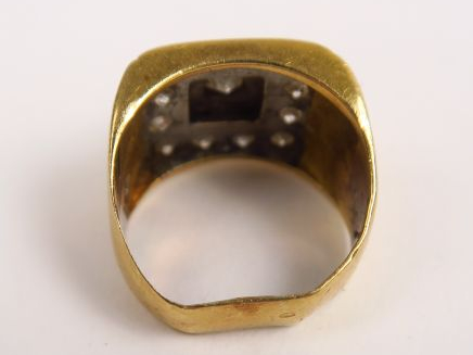 Chevalière en or sertie d'une brillant. Poids tel :  7 g