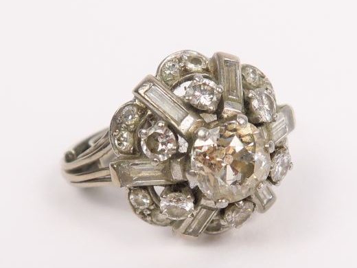 Bague dôme ornée d'un diamant taille ancienne de 1,40 carats environ, 