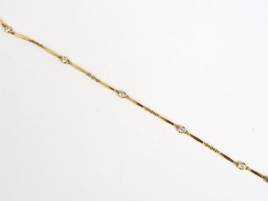 CARTIER. Bracelet en or, chaine alternée de brillants en serti clos. D