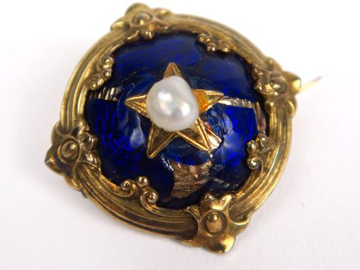 Suite de trois broches Napoléon III en argent émaillé et rehaussé de p