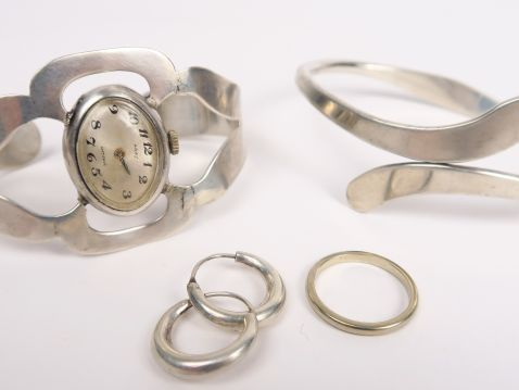 Lot de bijoux en argent : bracelet (27,6 g), montre bracelet (24 g tel