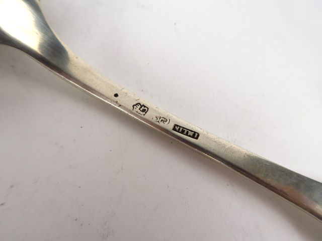 Saupoudreuse XVIIIe en argent. Poids : 105 g