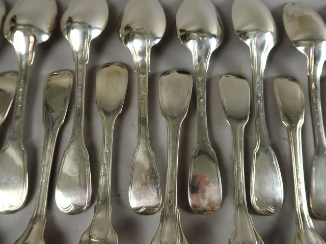 Ensemble de couverts uniplats en argent, poinçons du XVIIIe dépareillé