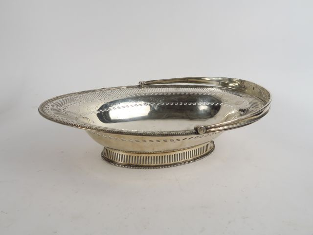 Panière à anse en argent anglais. Poids : 857 g