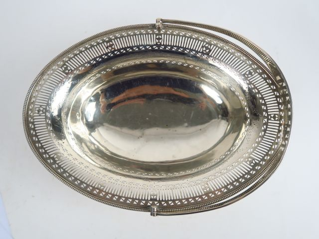 Panière à anse en argent anglais. Poids : 857 g