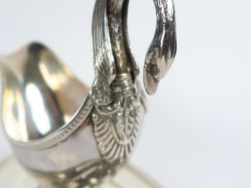 Saucière de style Empire en argent, poinçon Minerve, prise en forme de