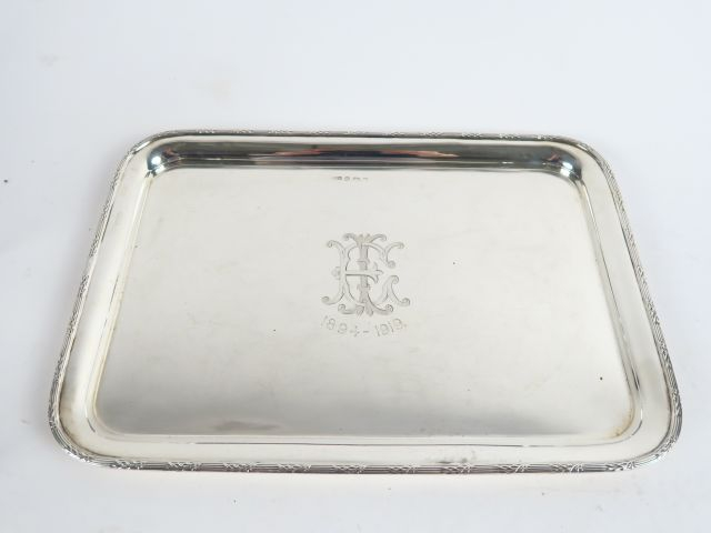Vide poche rectangulaire en argent anglais, monogrammé et daté. Poids 
