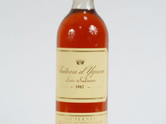 Vente aux enchères 1 BOUTEILLE CHÂTEAU D'YQUEM 1er CCS SAUTERNES - 1982 - BG