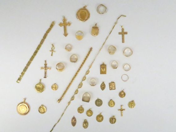 Lot de bijoux divers en or. 175 g