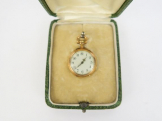 Vente aux enchères Montre de col de style Louis XVI en or. 14 g tel