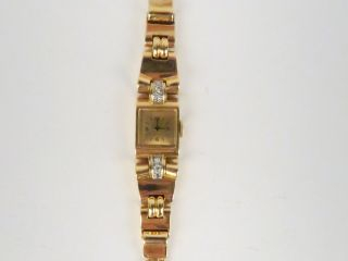 Montre de dame 1940 en or, ornée de brillants de part et d'autre du ca