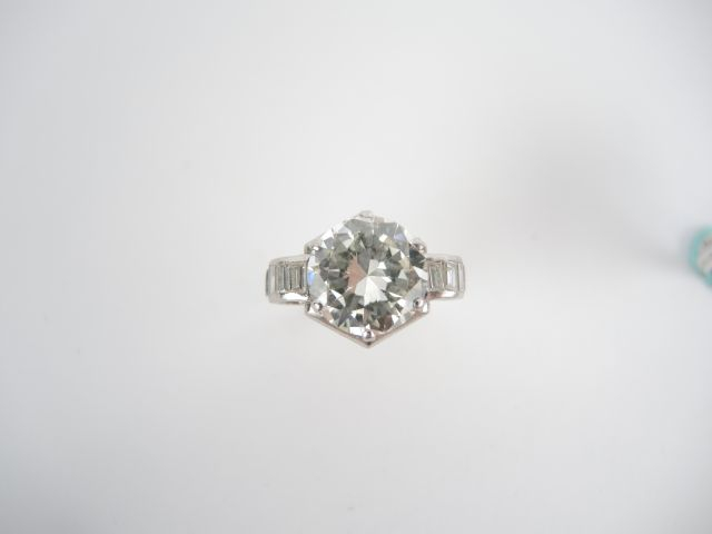 Brillant de 4,87 cts environ, couleur : M - Pureté : VS2, taille : bon