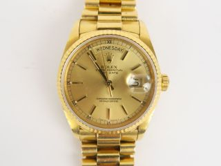 Vente aux enchères Rolex. Montre d'homme Oyster perpetual, boitier et bracelet or. Poids 