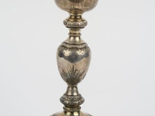 Vente aux enchères Calice en argent, poinçon Minerve, décor gravé de fleurs, de feuillage
