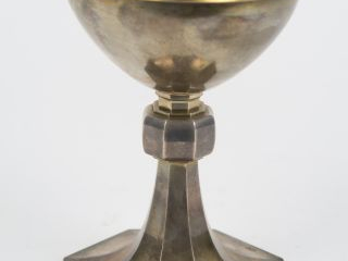 Vente aux enchères Calice de style Art déco en argent, poinçon Minerve. 387g.