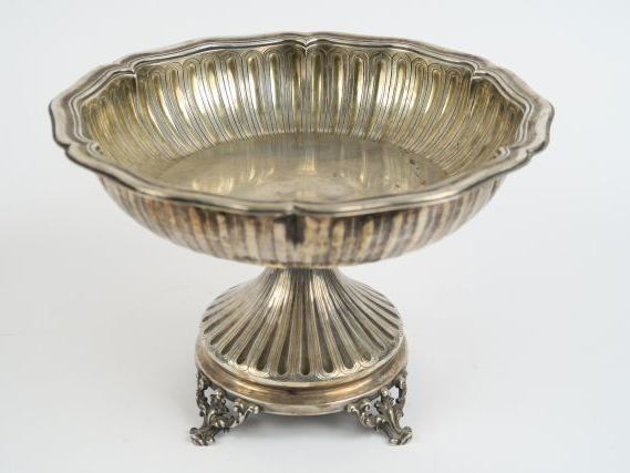 Compotier Napoléon III de style Louis XV en argent, décor de cannelure