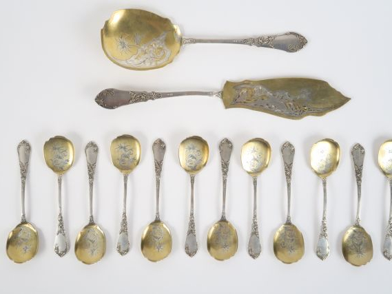 Service à glace fin XIXème de style Rocaille en argent et vermeil, poi
