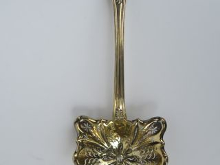 Saupoudoir Napoléon III en vermeil, poinçon Minerve, à décor de palmet