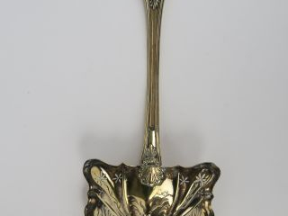 Saupoudoir Napoléon III en vermeil, poinçon Minerve, à décor de palmet