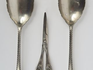 Ciseaux à raisin en métal argenté de style Empire, un couvert à salade