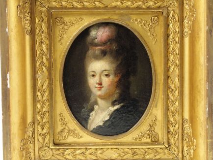 DANLOUX (attribué à) "Portrait d'élégante en médaillon. Huile sur toil