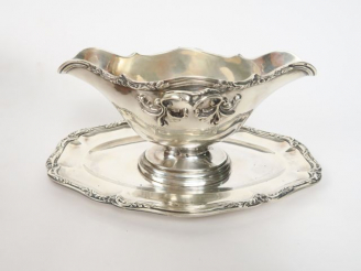 Vente aux enchères Saucière de style rocaille en argent, poinçon Minerve. poids : 660 g