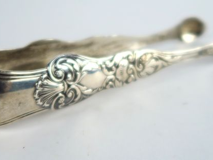 Pince à sucre en argent de style Rocaille, poinçonnée Vieillard et Min