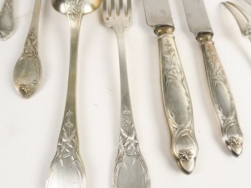 BOULENGER. Ménagère de style Art Nouveau en métal argenté comprenant :