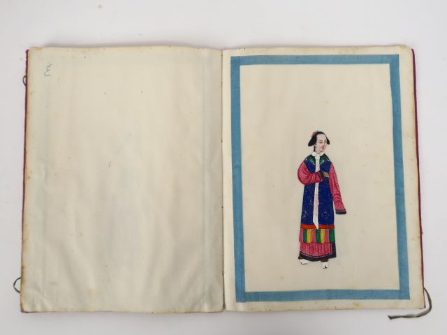 Ensemble de gouaches de Canton sur papier de riz représentant des dign