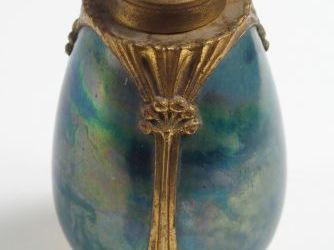 ZSOLNAY. Pot en céramique irisée bleu-vert, monture en métal doré sign