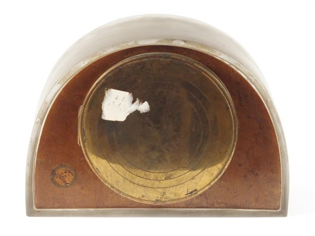 ATO. Pendule en verre moulé, pressé, modèle aux "moineaux" (égrenures)