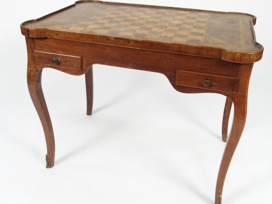 Table à jeux XIXème de style Louis XV en marqueterie, plateau amovible