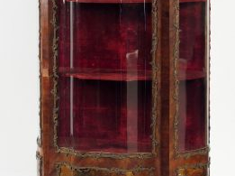 Vitrine Napoléon III de style rocaille en bois de placage et vernis ma