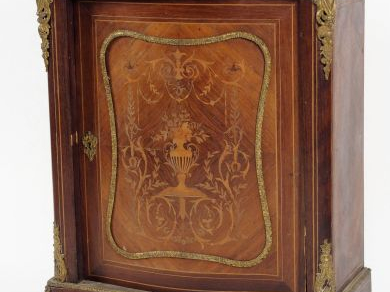 Meuble d'appui Napoléon III en marqueterie, à décor de vase fleuri et 