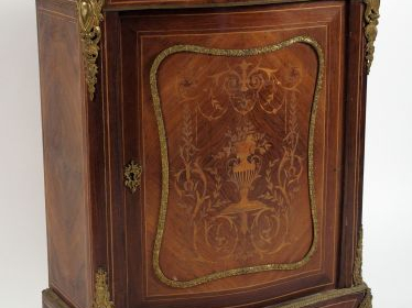 Meuble d'appui Napoléon III en marqueterie, à décor de vase fleuri et 