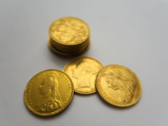 10 pièces or Reine Victoria. Frais acheteurs : 5 % HT