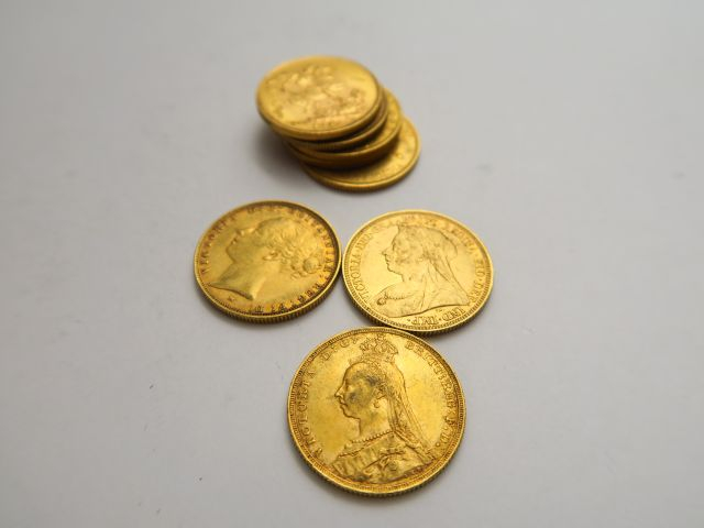 8 pièces or Reine Victoria. Frais acheteurs : 5 % HT