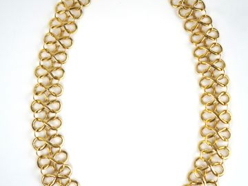 Collier en or 14 carats , maille ajourée formant des entrelacs. Poids 