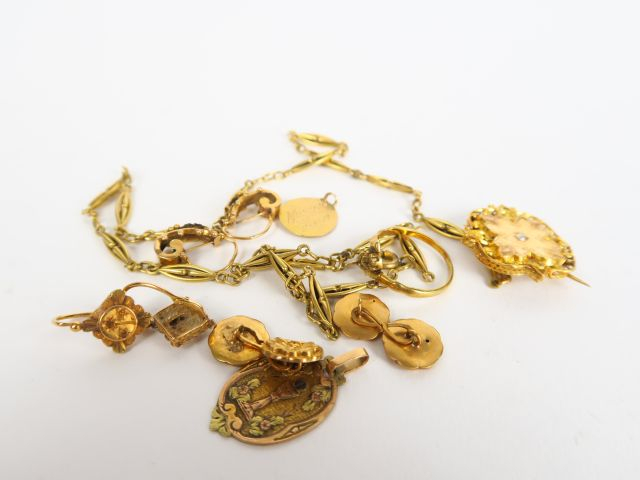 Lot de débris de bijoux en or. Poids : 20,8 g