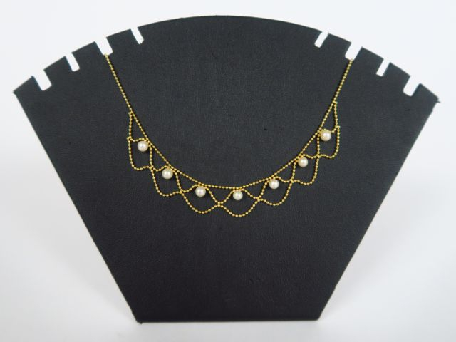 Chaine, maille en or avec une alternance de perles. Poids 6 g