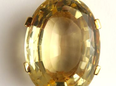 Important pendentif orné d'une topaze, belle monture ajourée en or. Po