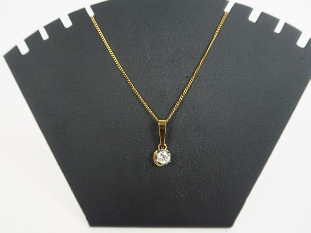 Diamant taille ancienne de 0,70 carats environ, monté en pendentif. Mo
